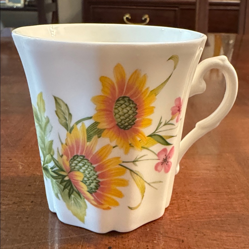Royal Grafton Fine Bone China Teacup Coffee Cup Floral Mug Made in England